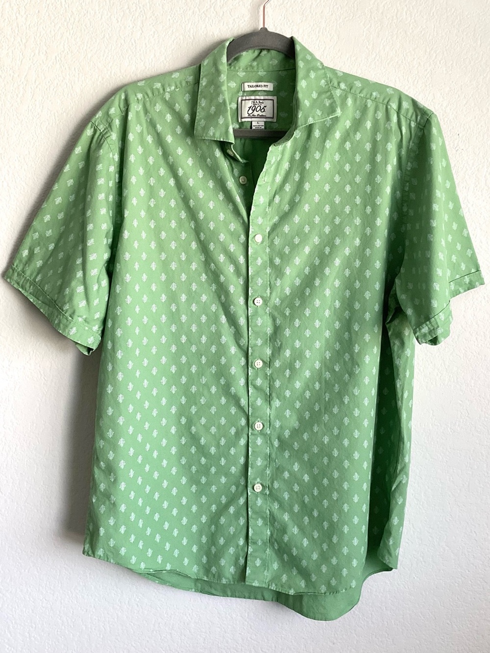 \Jos A. Bank\ 1905 Collection Men’s Short Sleeve Button Up Shirt